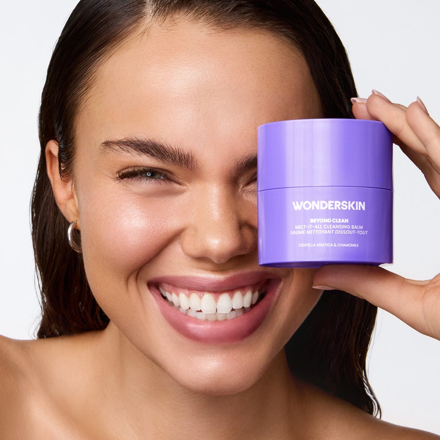 <h4 style='font-style:italic;font-weight:100;font-size:30px;line-height:30px;'><span style='color:#ffffff;'>'I love how soft and clean my face feels after using it! My skin feels nourished and firm.'</h4>