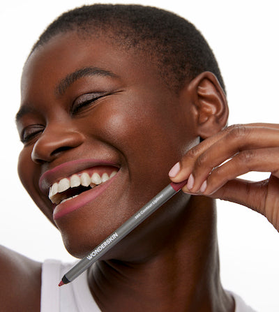<h4 style='font-style:italic;font-weight:100;font-size:30px;line-height:30px;'><span style='color:#ffffff;'>''Applies like butter and stays for hours, complementing my favorite lip stain shade''</h4>