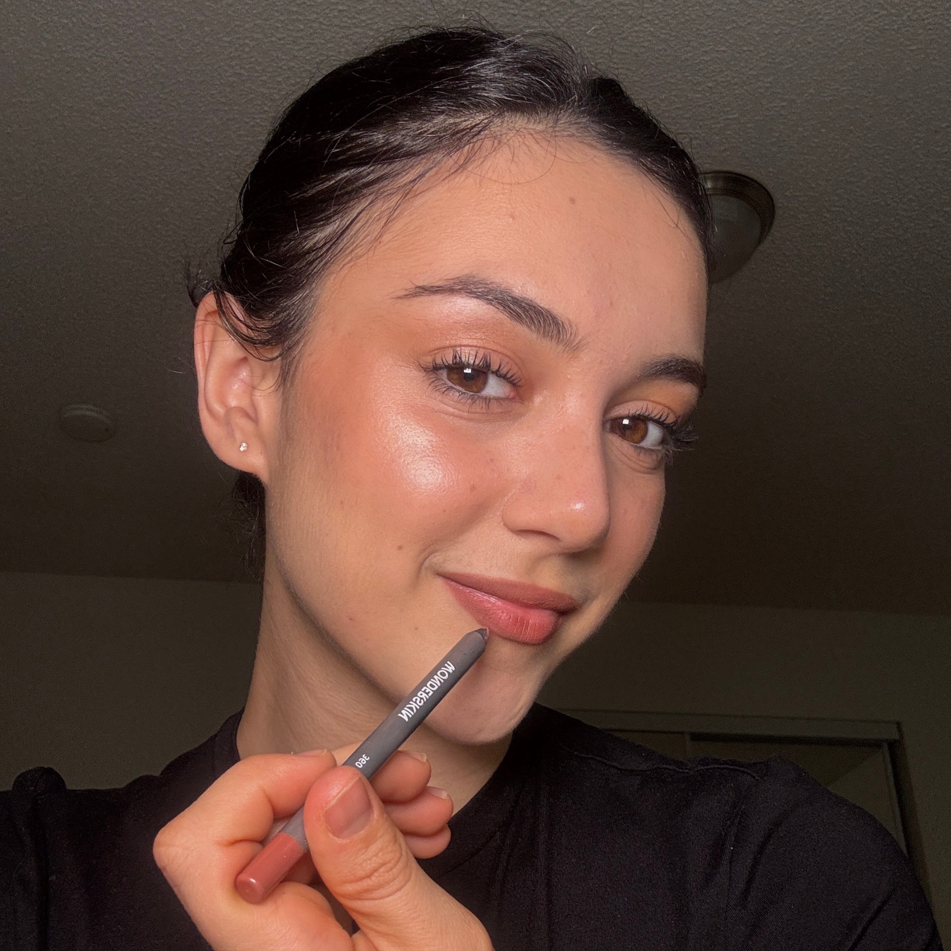 <h4 style='font-style:italic;font-weight:100;font-size:30px;line-height:30px;'><span style='color:#ffffff;'>'I love the glowy finish and the sheer shade of pink that is personal to me'</h4>